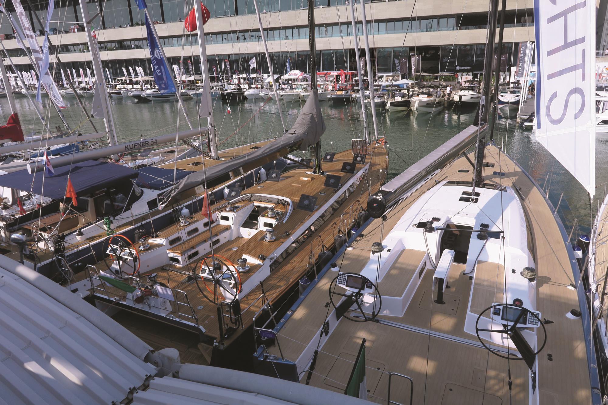 Decking Feature International Boat Industry