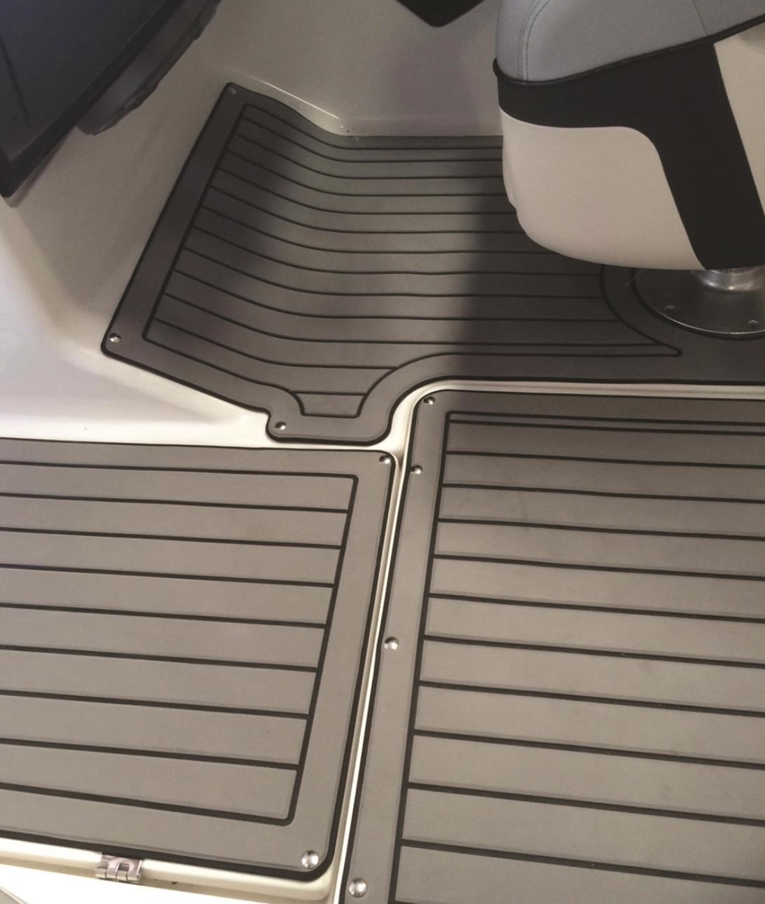 Decking Feature International Boat Industry