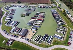 Caen Hill Marina