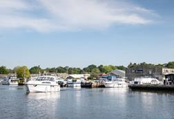 Broom Boats home_mooring_link-810x400