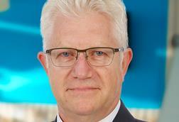 Alan_Winde_(cropped)_(2)