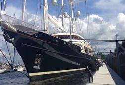 vistor-berthing-pontoons-super-yacht