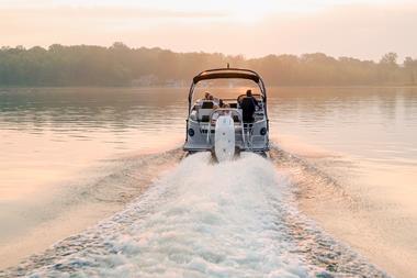 Pontoon boat