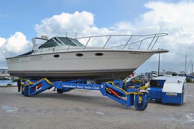 all wheel steering powerboat