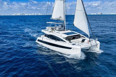A50SAIL-Exterior-Running-Sails-Up-aquila 12