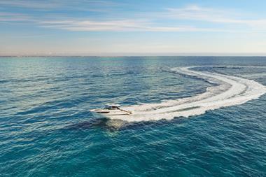 2026-SLX-360-Outboard-SXO360-aerial-running-port-01568