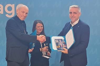 Simon Grainge, Chief Executive at ISWAN (left) formalises the partnership with Engel-Jan de Boer, Global Yacht Segment Director at LR the Metstrade show in Amsterdam.