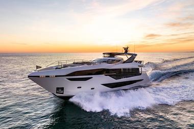100-Yacht-Exterior-Profile-03-Custom