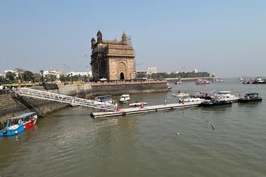 Gateway of India with pontoon pic1