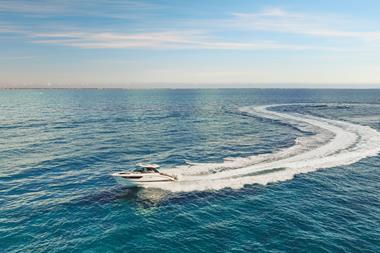 2026-SLX-360-Outboard-SXO360-aerial-running-port-01568