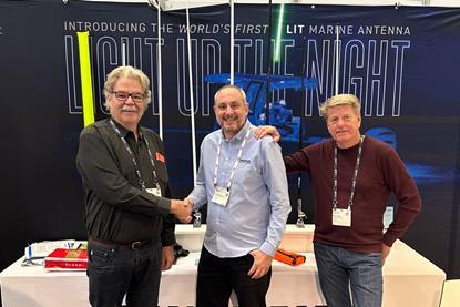 Shakespeare® Marine shaking hands with ScanMarine at METS 2024