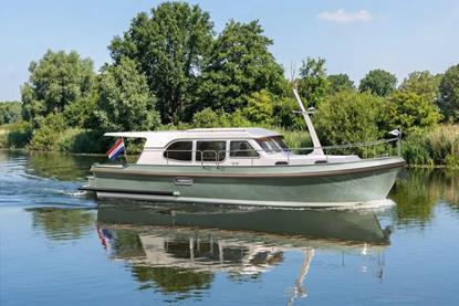 01_Linssenyachts351_Sedan_MysticGreen-lr_1200x695