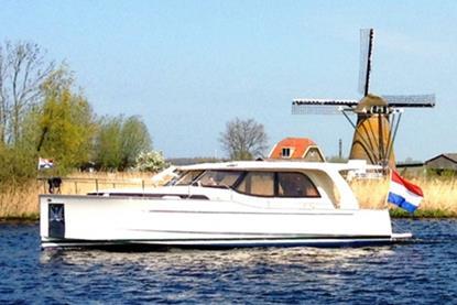 Dutch-motorboat-on-lake-in-South-Holland-Netherlands