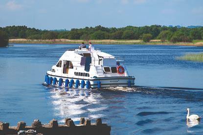 p34 35 Cruising on the Shannon, Shannonbridge, Co Offaly_master