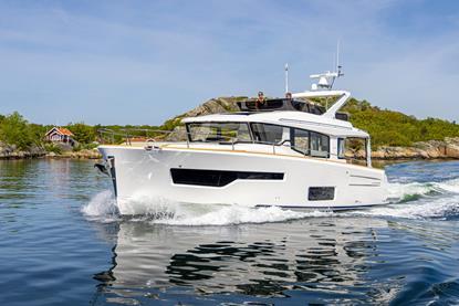 Nimbus-Web-Exterior-Fore-Deck-3840x2160-X8-scaled
