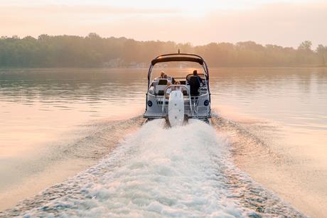 Pontoon boat