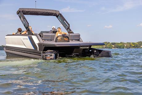 Manitou 24 Explorer Twin engines 3