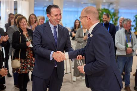 Niels Klarenbeek IFBSO President congratulating Minister Alejandro Sáenz de San Pedro