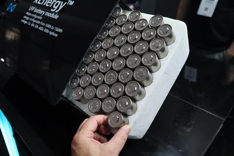 The secret is the patented FloLock system which dispenses with the usual plastic separators and allows for a more compact footprint. This is the larger 21700 lithium-ion cell, but other sizes and shapes of cell are available.